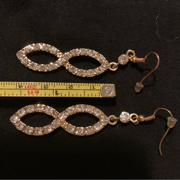 Rhinestone figure 8 classic earrings - Picture 2 of 2